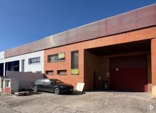 Industrial for sale at Calle Cabo de Tortosa, Arganda del Rey, Madrid, 28500 with car, window, brickwork, parking, brick, garage, car door, garage door, building material and subcompact car around