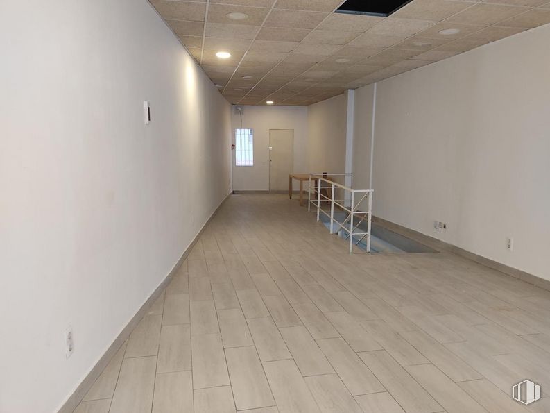 Local en venta en Calle General Ricardos, Carabanchel, Madrid, 28025 con hall, madera, suelo, suelos, accesorio, silla, madera dura, techo, contrachapado y vidrio alrededor