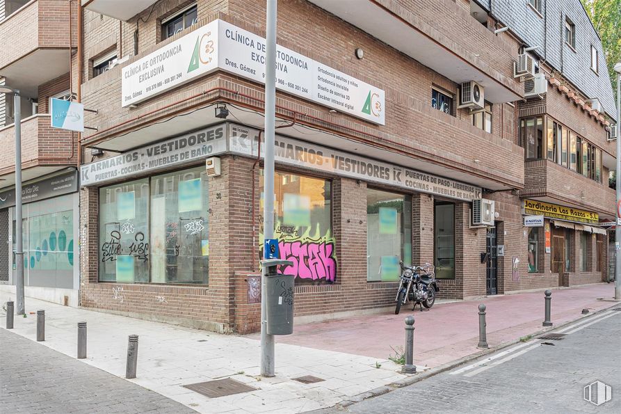 Retail for rent at Calle Real, 38, Las Rozas de Madrid, Madrid, 28230 with building, window, road surface, sidewalk, urban design, facade, commercial building, house, city and road around