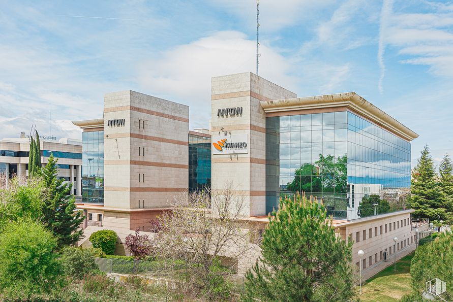 Oficina en alquiler en Edificio Sogepima, Avenida Europa, 21, Alcobendas, Madrid, 28108 con edificio, cielo, nube, planta, árbol, diseño urbano, bloque de pisos, condominio, ciudad y ventana alrededor