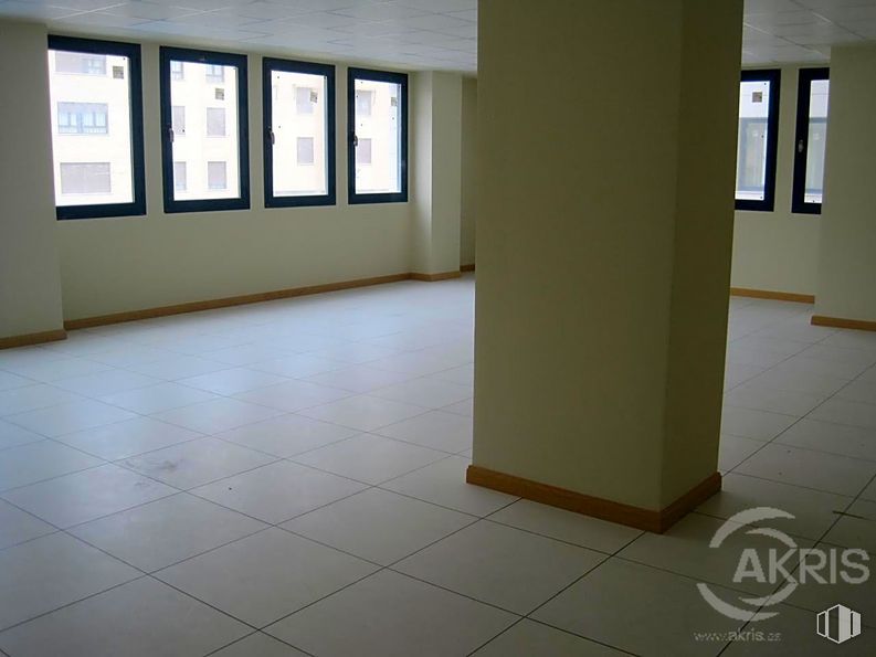 Office for sale at Avenida Irlanda, Toledo, 45005 with window, fixture, tile flooring, flooring, floor, wood, hall, glass, ceiling and building material around