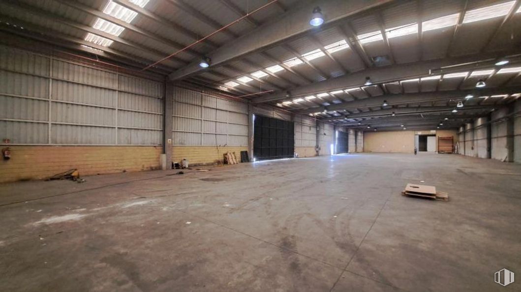 Industrial for sale at Zona industrial, Meco, Madrid, 28880 with hall, wood, floor, flooring, composite material, ceiling, concrete, building material, event and hardwood around