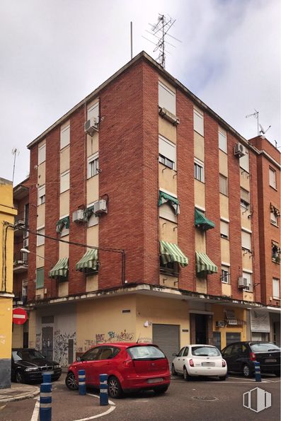 Retail for sale & for rent at Calle Santa Sabina, 4, Talavera de la Reina, Toledo, 45600 with car, building, wheel, land vehicle, tire, sky, property, vehicle, window and plant around