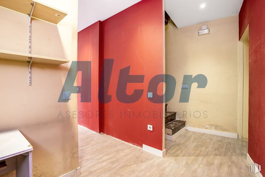 Local en venta en Calle Atocha, Centro, Madrid, 28012 con naranja, diseño de interiores, madera, edificio, gafas, suelo, piso, pared, fuente y bienes raíces alrededor