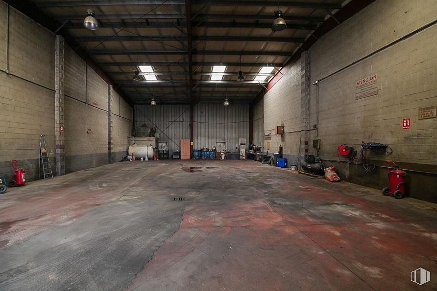 Industrial for sale at Calle Talleres, Alpedrete, Madrid, 28430 with floor, flooring, ceiling, hall, warehouse, concrete, hangar, fluorescent lamp, steel and garage around