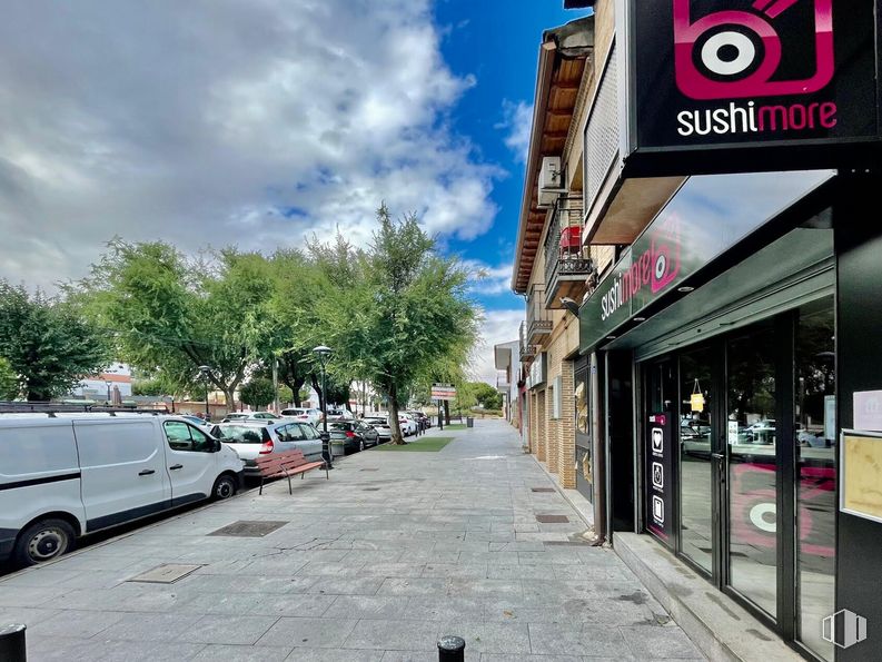 Local en alquiler en Calle Escuelas, El Álamo, Madrid, 28607 con camioneta, edificio, nube, cielo, neumático, coche, vehículo, rueda, superficie de la carretera y árbol alrededor