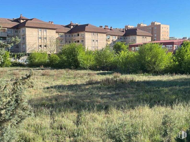 Suelo en venta en Calle Córdoba, Alcalá de Henares, Madrid, 28804 con edificio, casa, planta, cielo, ventana, paisaje natural, lote de terreno, árbol, hierba y zona residencial alrededor