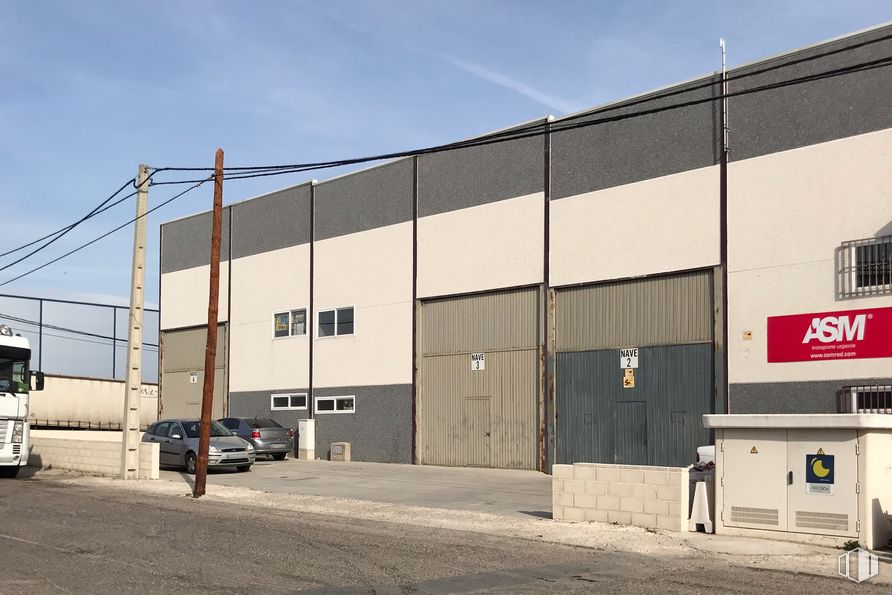 Industrial for sale at Calle Velázquez, 36, Huecas, Toledo, 45511 with car, building, sky, automotive parking light, cloud, automotive tire, motor vehicle, asphalt, residential area and commercial building around