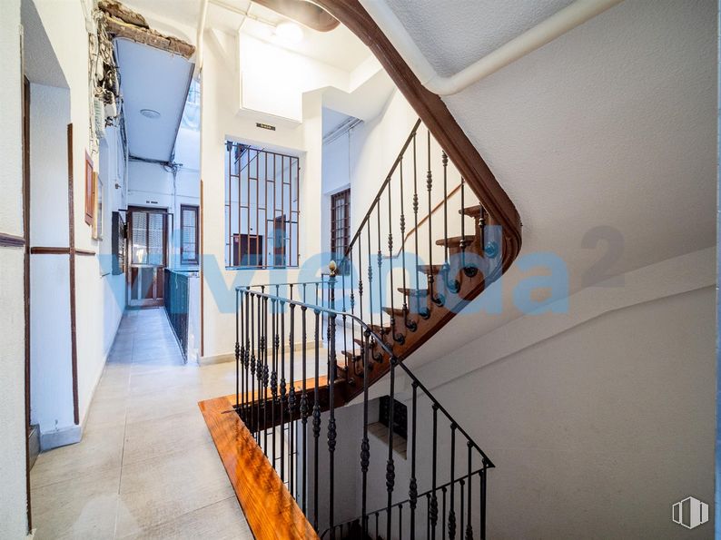 Local en venta en Calle Segovia, Arganzuela, Madrid, 28005 con accesorio, edificio, escaleras, madera, ventana, hall, suelo, suelos, madera dura y pintura alrededor