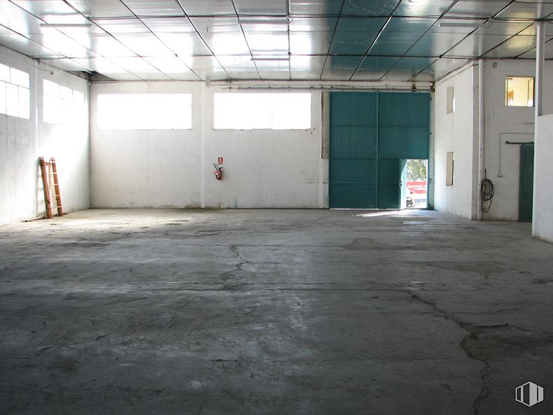 Industrial for sale & for rent at Avenida Olivar, Valdemoro, Madrid, 28341 with window, hall, floor, building, flooring, gas, concrete, ceiling, door and house around