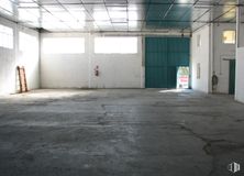 Industrial for sale at Avenida Olivar, Valdemoro, Madrid, 28341 with window, hall, floor, building, flooring, gas, concrete, ceiling, door and house around