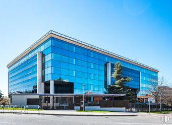 Oficina en alquiler en Edificio Cedro, Calle Anabel Segura, 14, Alcobendas, Madrid, 28109 con edificio, cielo, planta, árbol, diseño urbano, línea, edificio comercial, casa, fachada y bienes raíces alrededor