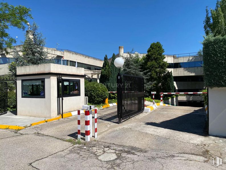 Oficina en alquiler y venta en Edificio Ecu, Calle Pollensa, 6, Las Rozas de Madrid, Madrid, 28230 con cielo, edificio, planta, superficie de la carretera, árbol, asfalto, sombra, diseño urbano, carretera y acera alrededor