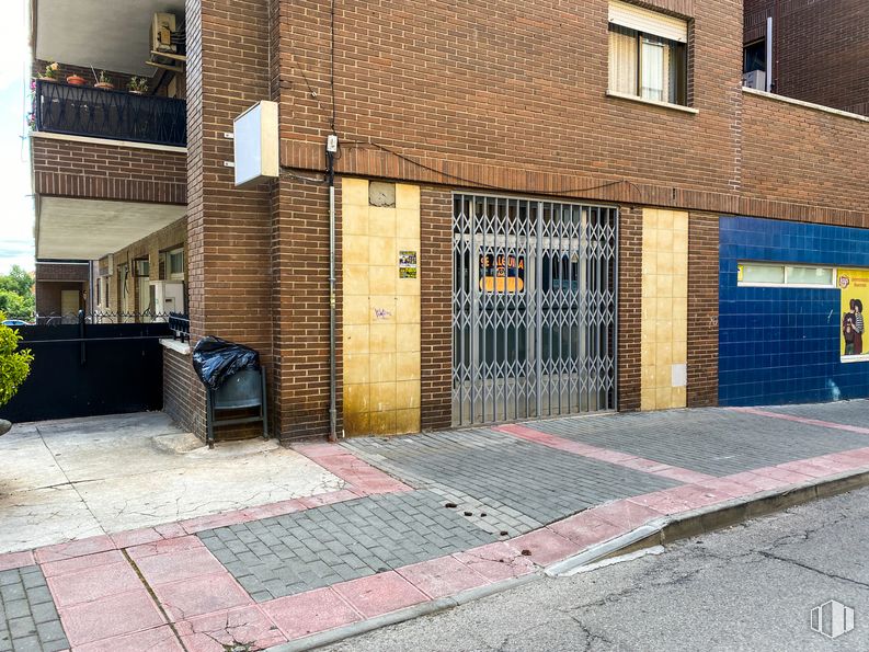 Local en alquiler en Paseo Estación, 1, Ciempozuelos, Madrid, 28350 con ventana, código de barras 1d, planta, superficie de carretera, edificio, albañilería, asfalto, ladrillo, madera y pared alrededor