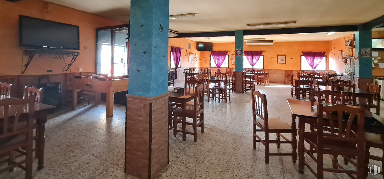 Retail for sale & for rent at Calle Lagartera, Escalona, Toledo, 45910 with television, chair, table, furniture, interior design, wood, window, floor, fixture and flooring around