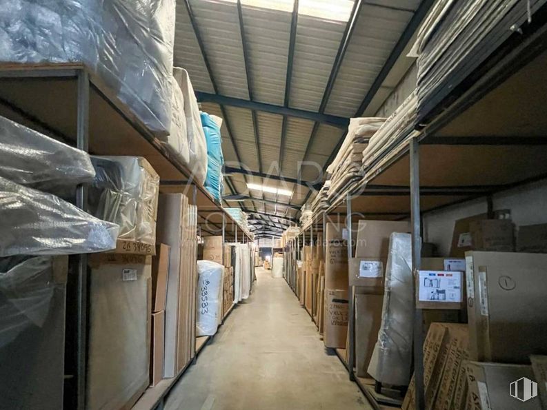 Industrial for sale at Zona industrial, Torrejón de Ardoz, Madrid, 28850 with box, floor, inventory, warehouse, shelving, shipping box, metal, cardboard packaging, packaging and labeling and shelf around