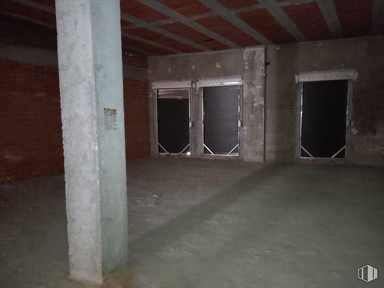 Retail for sale at Calle Herreros, Cuéllar, Segovia, 40200 with hall, floor, flooring, composite material, wood, ceiling, building material, concrete, fixture and building around