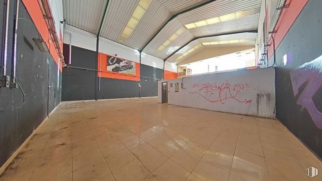 Industrial for sale at Calle Estaño, s/n, Illescas, Toledo, 45200 with building, flooring, floor, wood, composite material, hall, handwriting, concrete, ceiling and fixture around