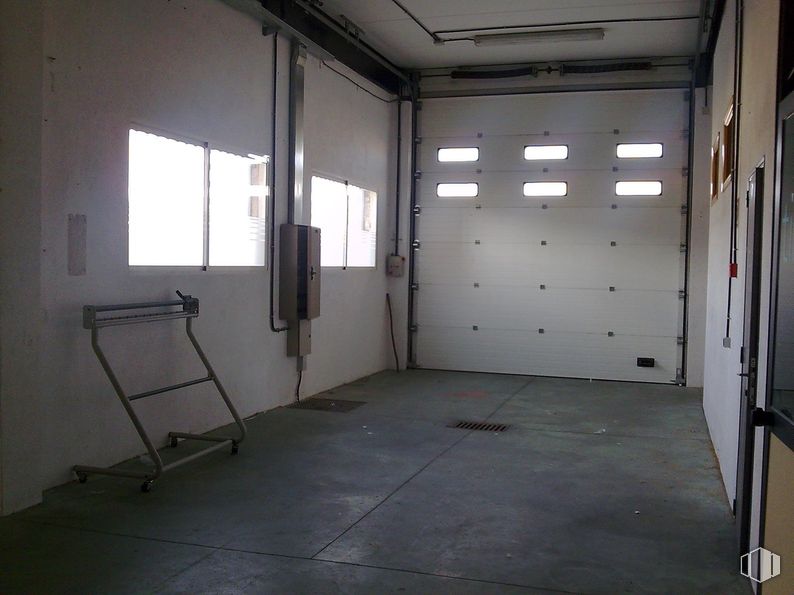 Industrial for rent at Avenida Reyes, 3, Colmenar Viejo, Madrid, 28770 with window, flooring, floor, door, ceiling and plywood around