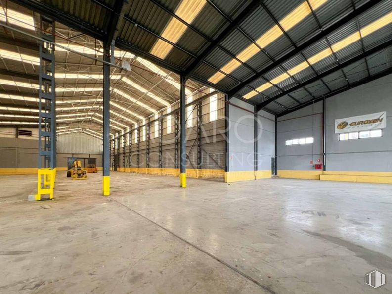 Industrial for sale & for rent at Zona industrial, Valdemoro, Madrid, 28343 with building, hall, field house, shade, beam, wood, parking, city, flooring and asphalt around