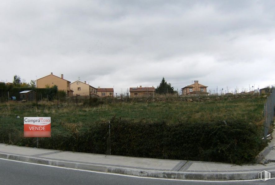 Land for sale at Zona Centro, Palazuelos de Eresma, Segovia, 40194 with cloud, sky, plant, building, asphalt, road surface, house, tar, thoroughfare and landscape around