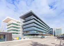 Office for rent at Edificio Helios, Calle Vía de los Poblados, 1, Hortaleza, Madrid, 28033 with building, car, window, sky, daytime, cloud, urban design, tower block, condominium, commercial building, facade and city around