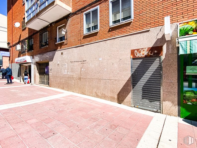 Retail for sale & for rent at Calle Lope de Vega, 47, Getafe, Madrid, 28904 with window, building, property, plant, road surface, architecture, brick, brickwork, wood and urban design around