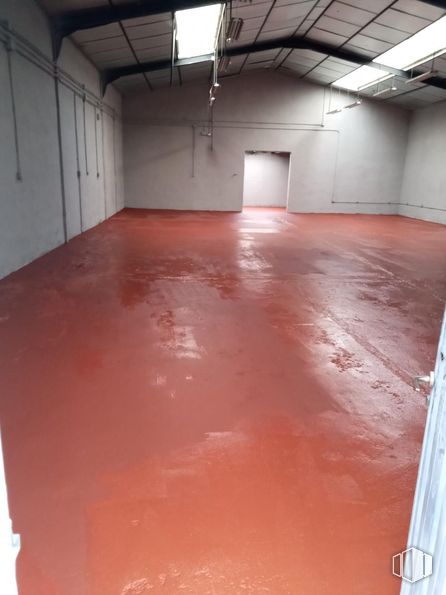 Industrial for sale at Calle Naranjo, Arganda del Rey, Madrid, 28500 with building, wood, house, floor, flooring, wall, material property, door, hardwood and composite material around