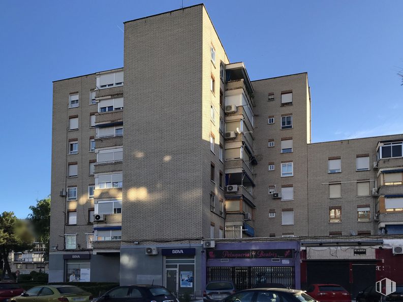 Local en alquiler en Calle Simón Hernández, 48, Móstoles, Madrid, 28931 con coche, edificio, cielo, propiedad, rueda, ventana, bloque de pisos, neumático, diseño urbano y condominio alrededor