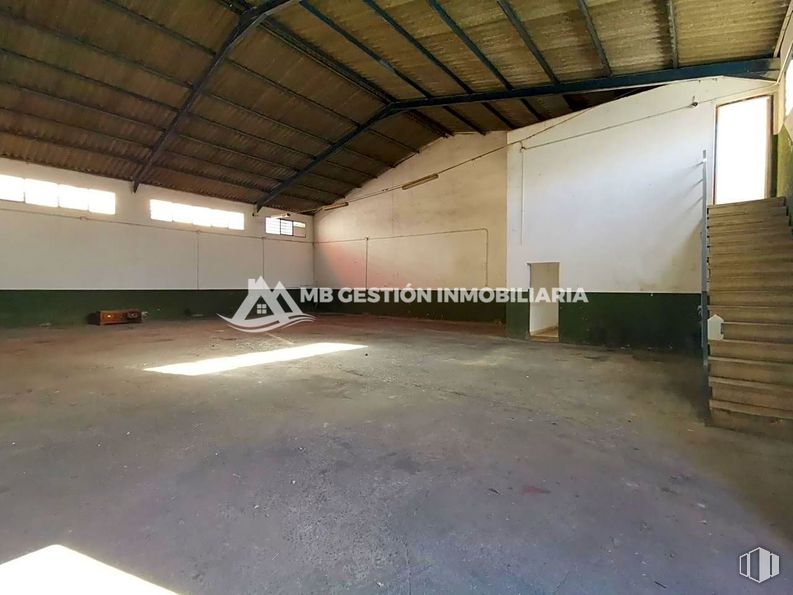 Nave en venta en Polígono Industrial Albarreja, Humanes de Madrid, Madrid, 28970 con madera, suelo, suelos, hall, accesorio, material compuesto, hormigón, material de construcción, edificio y techo alrededor