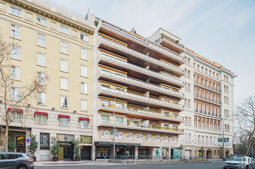 Oficina en alquiler en Calle Velázquez, 4, Salamanca, Madrid, 28001 con coche, edificio, neumático, rueda, cielo, vehículo, ventana, infraestructura, bloque de pisos y diseño urbano alrededor