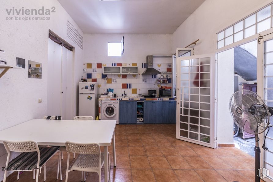 Local en venta en Calle Rodas, Centro, Madrid, 28005 con silla, mesa, ventilador mecánico, propiedad, diseño de interiores, suelo, ventana, arquitectura, piso y estante alrededor