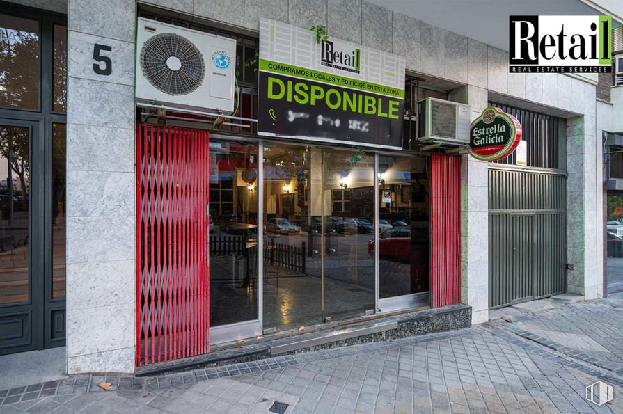 Local en alquiler en Calle Corazón de María, Chamartín, Madrid, 28002 con accesorio, puerta, inmobiliario, fachada, fuente, gas, venta al por menor, ciudad, vidrio y señalización alrededor