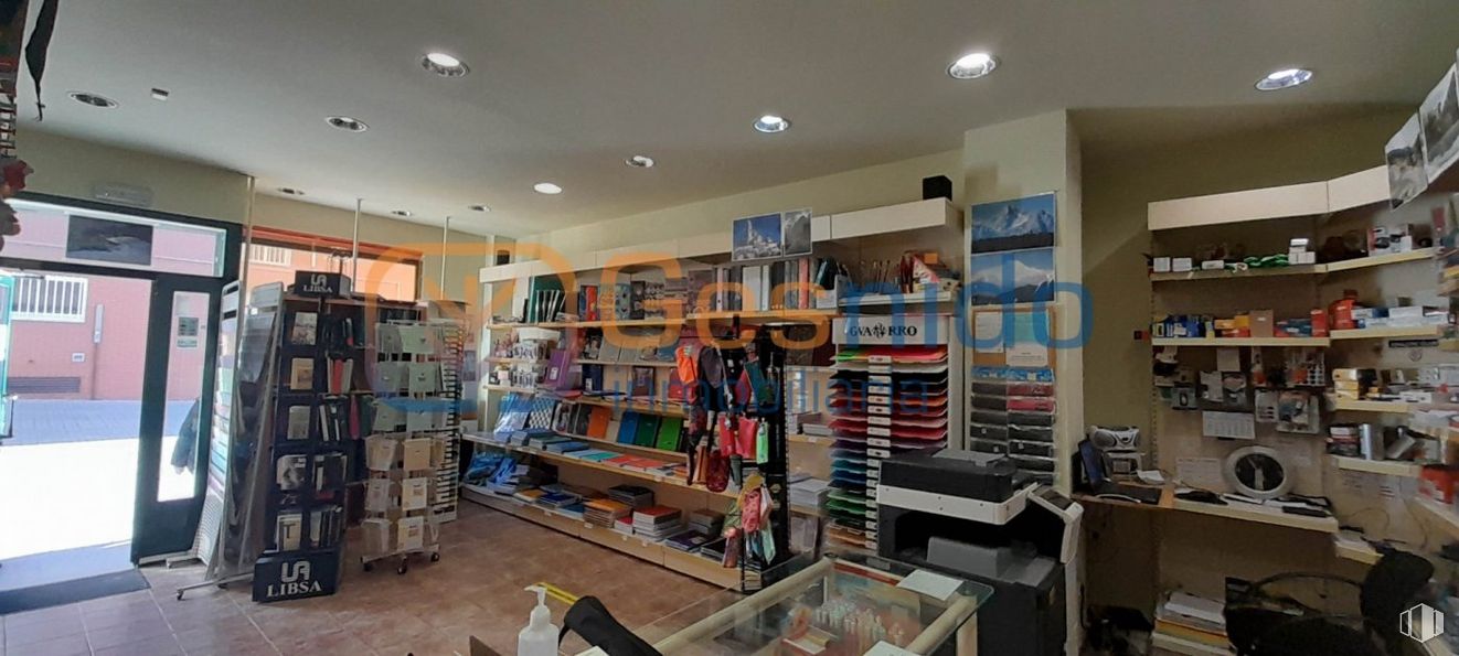 Retail for sale at Nueva Segovia, Segovia, 40006 with shelf, lighting, shelving, publication, retail, floor, bookcase, flooring, customer and building around