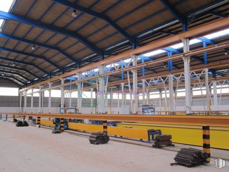 Industrial for sale at Carretera Valencia, Cuenca, 16004 with field house, wood, architecture, floor, beam, engineering, flooring, vehicle, building and metal around