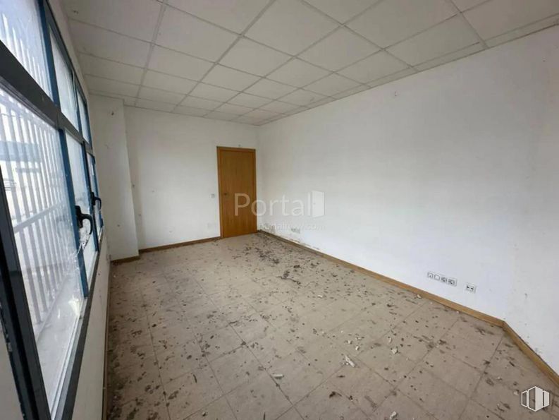 Industrial for sale at Polígono industrial El Viso de San Juan, El Viso de San Juan, Toledo, 45215 with door, wood, hall, building, fixture, flooring, floor, house, ceiling and window around