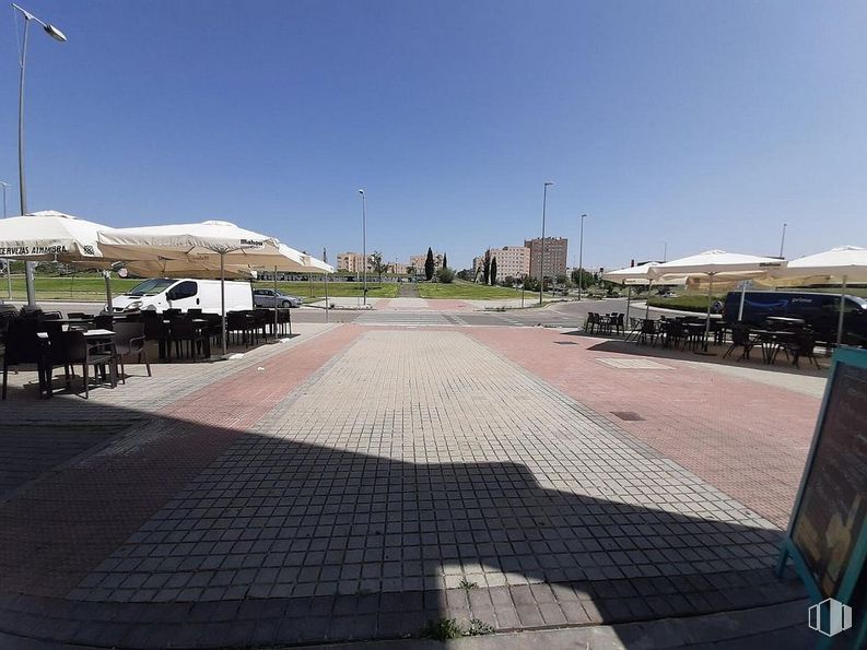 Retail for sale at Calle Martin Luther King, Alcorcón, Madrid, 28922 with umbrella, chair, sky, shade, road surface, asphalt, building, public space, flooring and urban design around