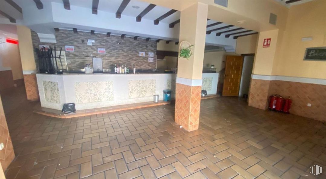 Retail for rent at Zona Centro, Nambroca, Toledo, 45190 with flooring, interior design, floor, wood, wall, houseplant, tile flooring, ceiling, brick and house around