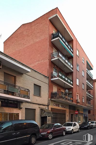 Retail for sale & for rent at Avenida Estación, 68, Torrijos, Toledo, 45500 with car, van, building, automotive parking light, tire, wheel, sky, land vehicle, vehicle and window around