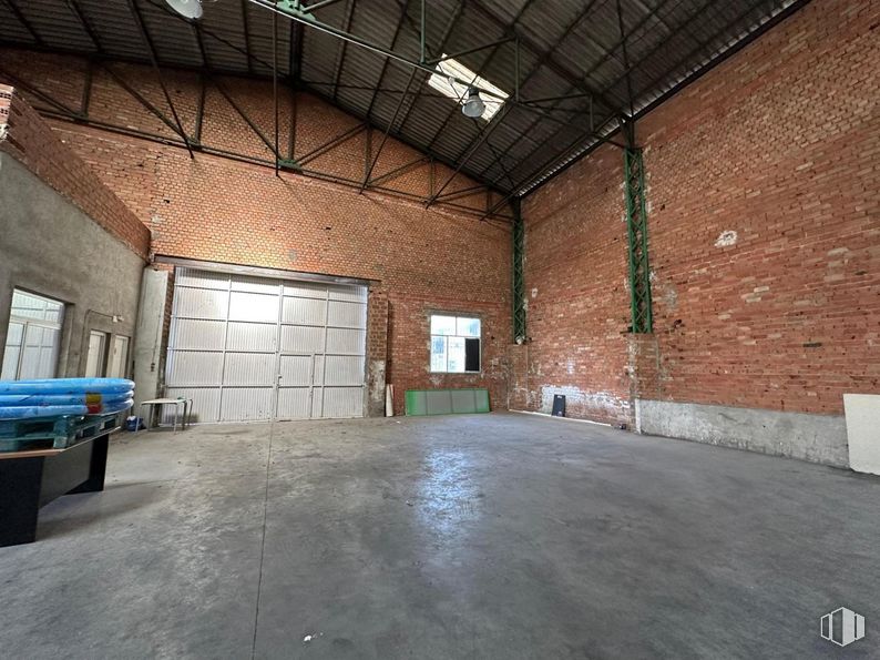 Industrial for rent at Polígono Industrial Industria Jardín, Villarejo de Salvanés, Madrid, 28590 with lighting, property, wood, floor, flooring, hall, ceiling, building, house and hardwood around