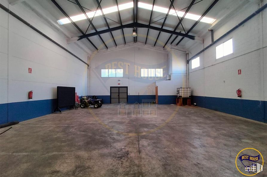 Industrial for rent at Polígono Industrial Sepes, Cuenca, 16004 with window, door, field house, hall, flooring, floor, wood, building, ceiling and hardwood around