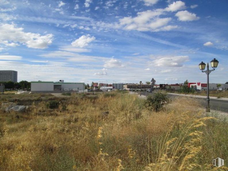 Land for sale at Calle Teresa de Calcuta, Ávila, 05004 with street light, building, cloud, sky, plant, ecoregion, natural landscape, land lot, plain and grass around