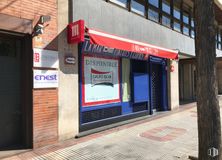 Retail for sale & for rent at Paseo Pintor Rosales, 4, Moncloa - Aravaca, Madrid, 28008 with fixture, building, brick, building material, facade, brickwork, gas, road surface, city and composite material around