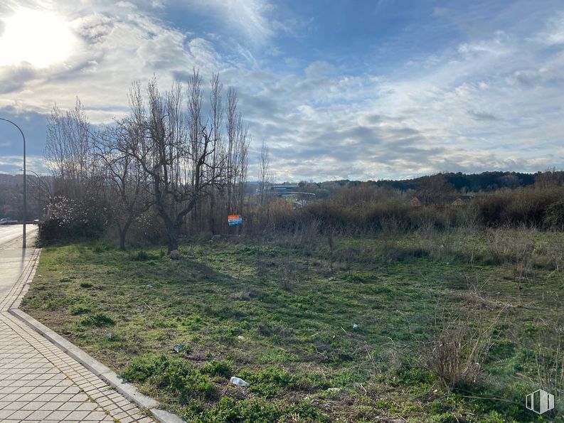 Suelo en venta en Carretera Marchamalo, 5, Guadalajara, 19004 con nube, cielo, planta, paisaje natural, árbol, pendiente, luz de la calle, superficie de carretera, pastizal y asfalto alrededor