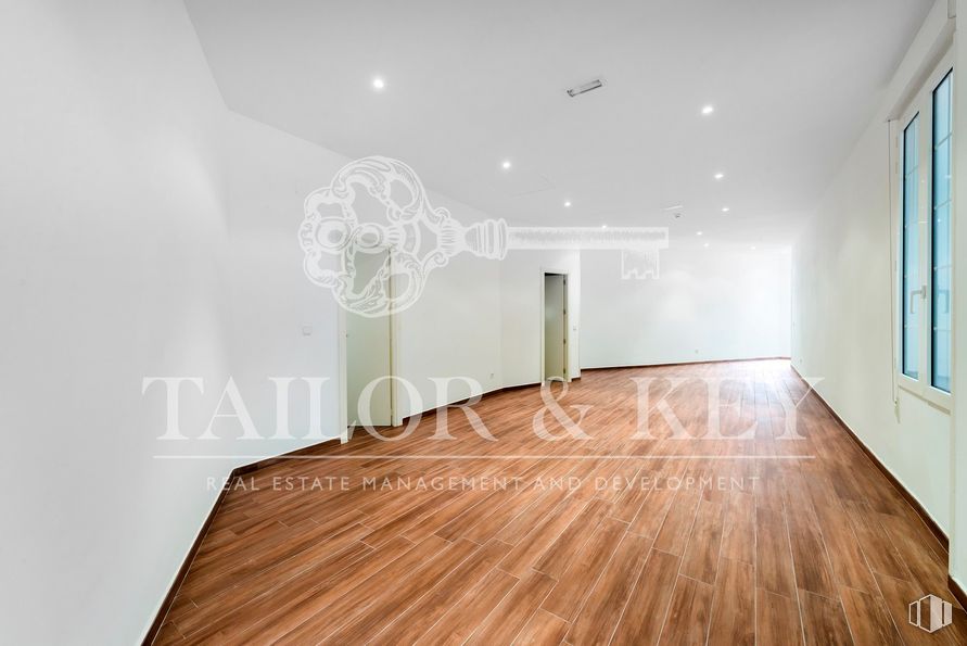 Oficina en alquiler en Zona Centro, Centro, Madrid, 28013 con marrón, madera, diseño de interiores, arquitectura, piso, suelo, tinte para madera, propiedad material, suelo laminado y rectángulo alrededor