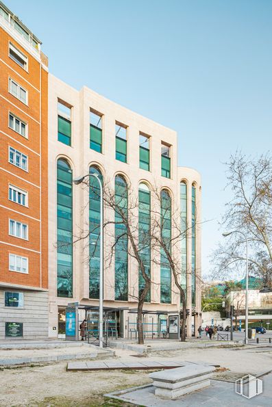 Oficina en alquiler en Paseo Castellana, 52, Salamanca, Madrid, 28046 con edificio, cielo, ventana, diseño urbano, bloque de torre, árbol, condominio, barrio, área residencial y propiedad material alrededor