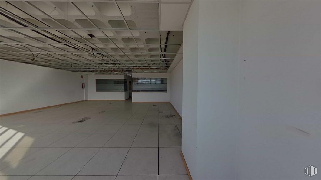 Office for sale at Avenida Democracia, Puente de Vallecas, Madrid, 28031 with building, hall, fixture, art, composite material, flooring, ceiling, space, glass and concrete around