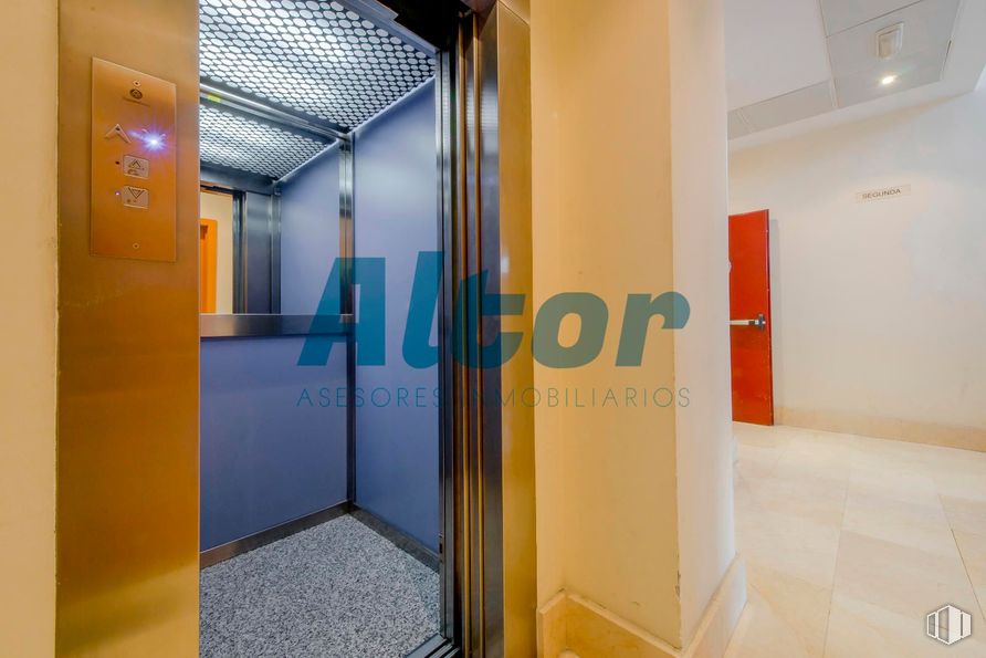 Oficina en venta en Calle San Romualdo, San Blas - Canillejas, Madrid, 28037 con puerta, suelos, suelo, ascensor, suelo de baldosas, limpieza y aluminio alrededor