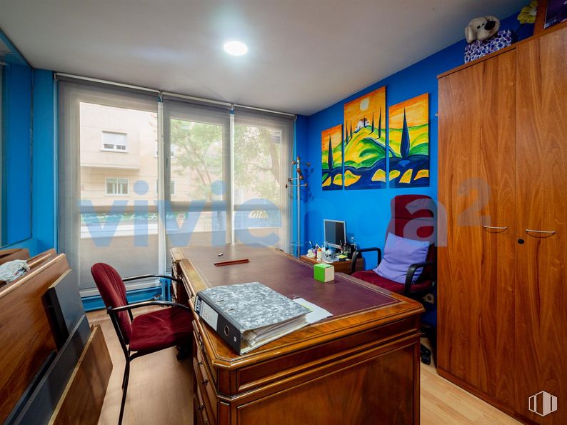 Office for sale at Zona Fuente del Berro, Salamanca, Madrid, 28028 with chair, desk, wardrobe, cupboard, table, furniture, property, cabinetry, window and building around