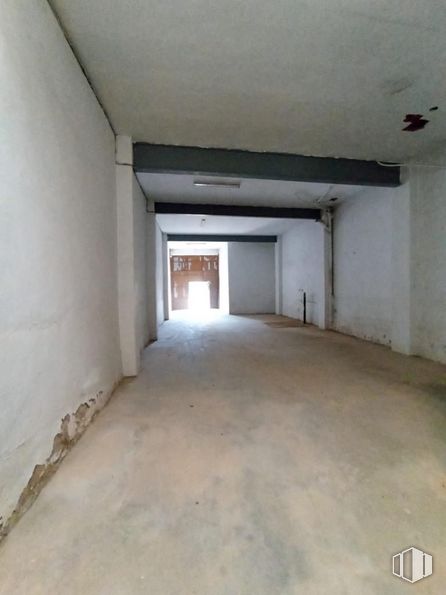 Retail for sale at Casco antiguo, Quintanar del Rey, Cuenca, 16220 with building, fixture, flooring, wood, floor, hall, composite material, ceiling, concrete and house around